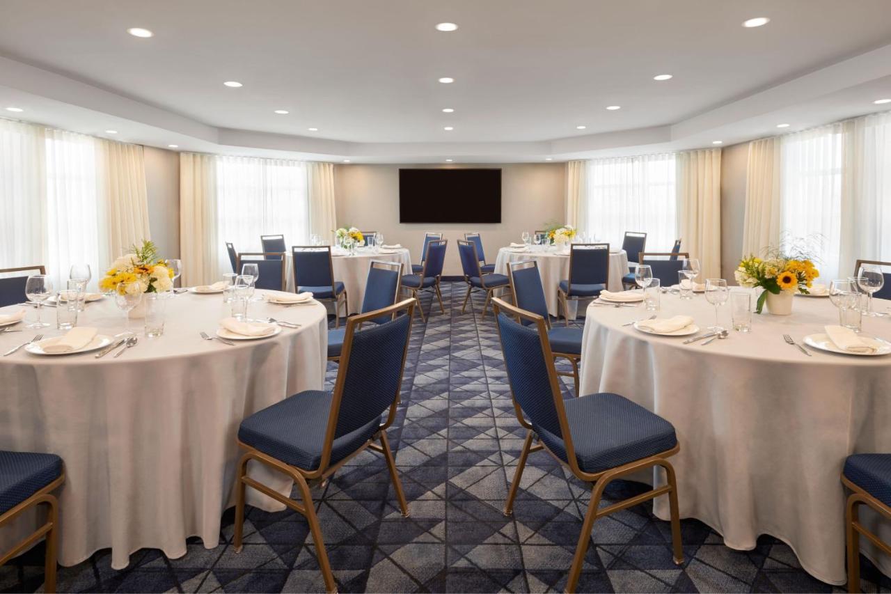 Hotel Courtyard By Marriott Kitchener Extérieur photo