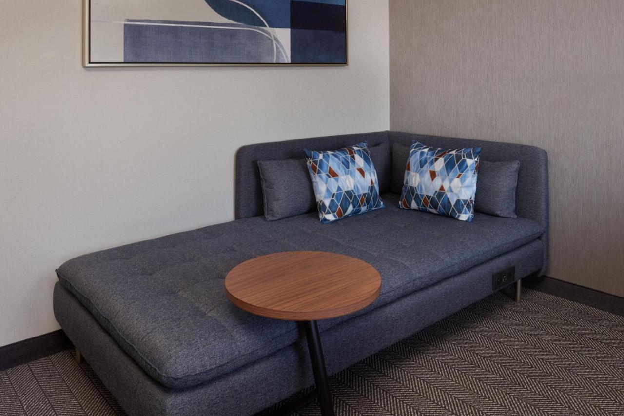 Hotel Courtyard By Marriott Kitchener Extérieur photo