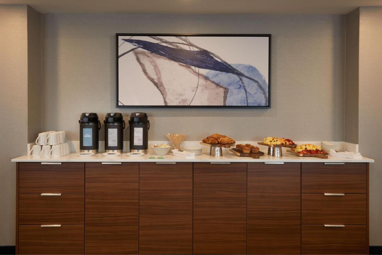 Hotel Courtyard By Marriott Kitchener Extérieur photo